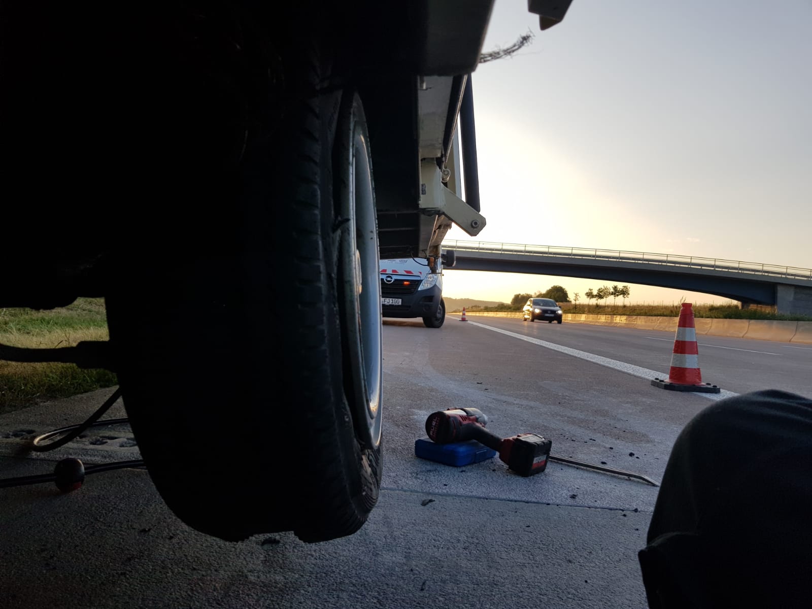Reifenpanne auf der A8 bei Augsburg mit mobiler Hilfe vor Ort